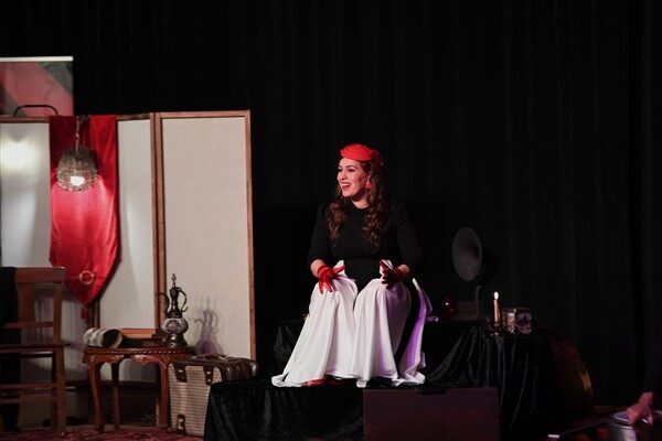 Hikaye Anlatıcısı Seher Kander’in, gazeteci bir çocuğun gözünden 1918 ve