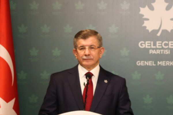 Davutoğlu, Eldar  Ebubekir’in cenaze merasimine katıldı Gelecek Partisi Genel Başkanı Ahmet Davutoğlu, Kırım Türklerinin lideri ve Millî