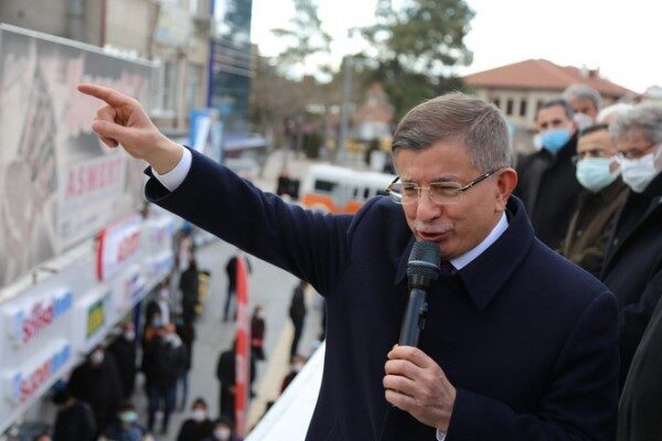 Davutoğlu açıklamasında “ Netanyahu'nun Mısır'daki zirveye katılması bir soykırım suçlusunu