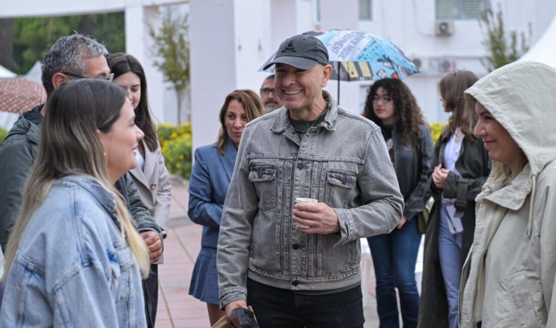 6. İzmir Kitap Fuarı’nda kitabını tanıtan Demir Demirkan, kitabın yazım sürecini