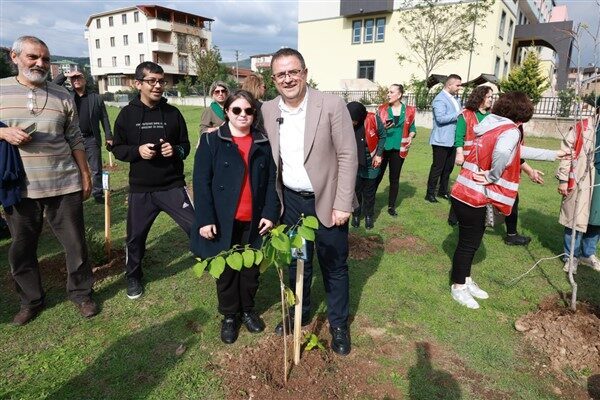 ‘Daha yeşil bir Derince’ hedefiyle çalışmalarını sürdüren Derince Belediyesi, 13