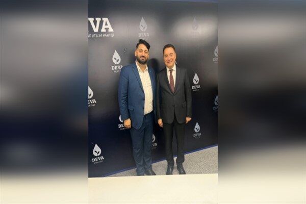 DEVA Partisi Bursa İl Başkanı Tayfun Öztürk, açıklamasında Türkiye’deki cep telefonu