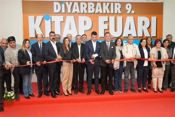 Açılış törenine Diyarbakır Büyükşehir Belediyesi Eşbaşkanı Doğan Hatun, ilçe belediye