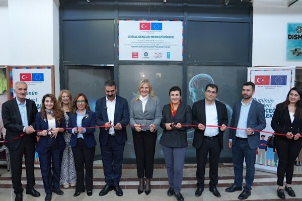 Diyarbakır Büyükşehir Belediyes tarafındani, Sümerpark Ortak Yaşam Alanı’nda Dijital Gençlik Merkezi