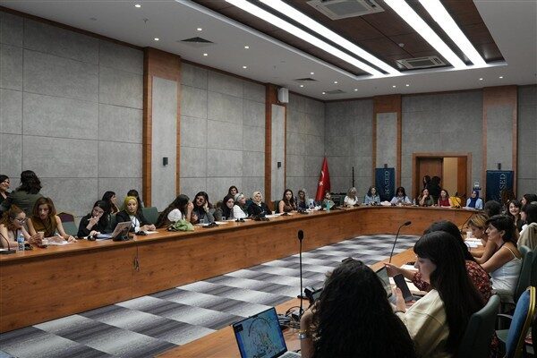 Amed Kültür ve Kongre Merkezi’nde yapılan çalıştaya çeşitli illerden kadın