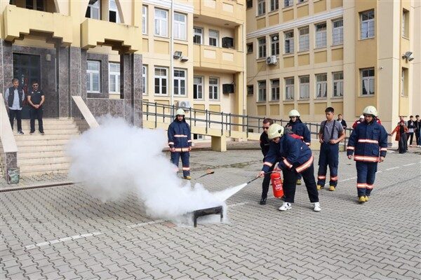 Şehit Sercan Yazar Mesleki ve Teknik Anadolu Lisesi’nde gerçekleştirilen tahliye