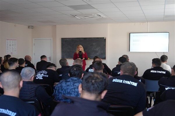 Düzce Belediyesi hizmet içi eğitimleri kapsamında “Stres Yönetimi ve Öfke