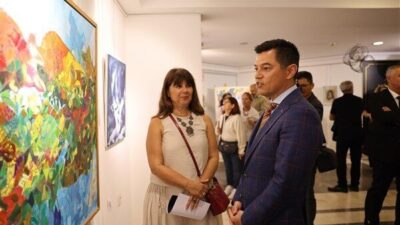 Marmaris Belediyesi öncülüğünde gelenekselleşen sergide bu yıl 50 sanatçının çalışması