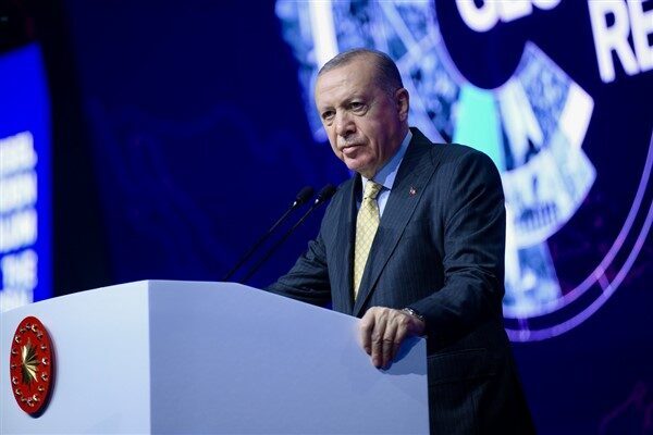 Erdoğan: Türkiye olarak Faşir şehrinde sivillere karşı işlenen zulümleri lanetliyoruz Cumhurbaşkanı Erdoğan'ın konuşmasından bazı satır başları şöyle: "İş, medya ve