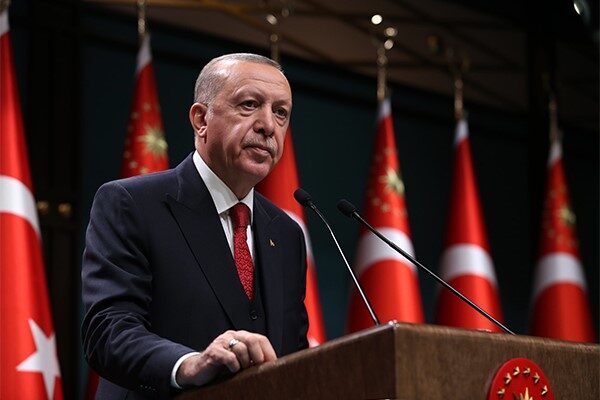 Erdoğan: Türkiye Yüzyılı’nın kilometre taşlarını döşemeye devam ediyoruz Cumhurbaşkanı Erdoğan’ın konuşmasından bazı satır başları şöyle: “Buradaki misafirlerimizle birlikte