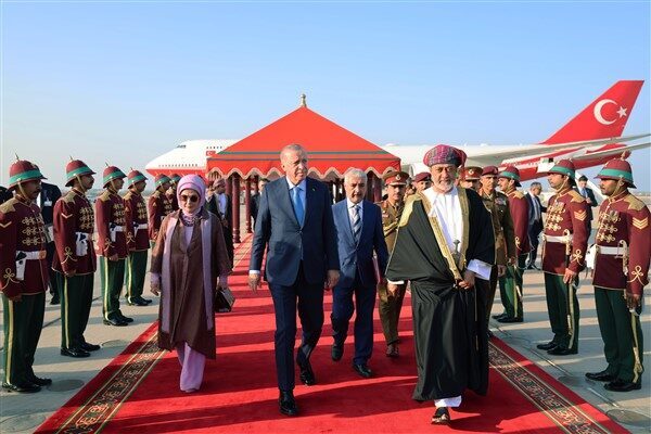 Cumhurbaşkanlığı'ndan yapılan açıklamada, Cumhurbaşkanı Erdoğan’ın Umman’ın başkenti Maskat’a ulaştığını duyurdu.