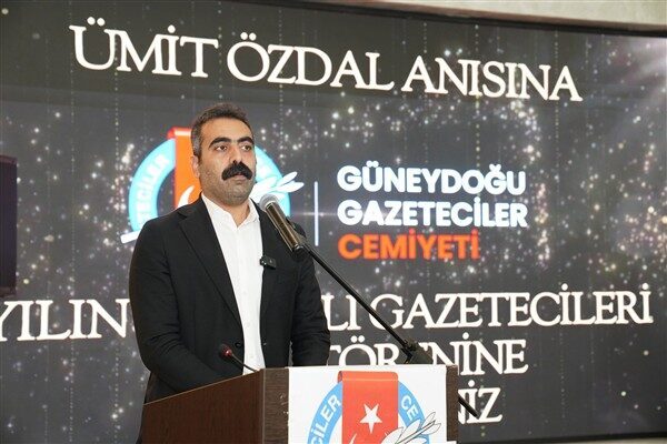 Sur ilçesindeki bir otelde düzenlenen törene, Eş Başkan Hatun’un yanı