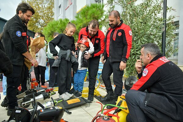 Esenyurt İlçe Milli Eğitim Müdürlüğü’nün geleneksel “Minderini Kap da Gel”