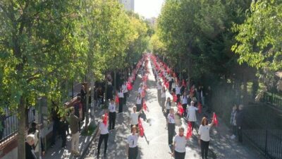 Kutlamalar, belediye kreşlerindeki çocukların hazırladığı gösterilerle başladı. Ardından “Cumhuriyet Sergisi”