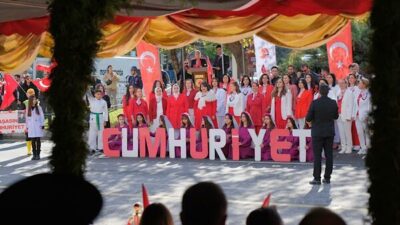 Cumhuriyet’in ilanının 102. yılı, Eskişehir’de düzenlenen törenlerle kutlandı. Eskişehirliler, 29