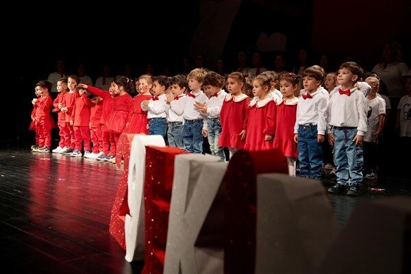 Eskişehir’de çocuklar Cumhuriyet’in 102. yılını kutladı Eskişehir Büyükşehir Belediyesi’nin hayata geçirdiği ve okul öncesi eğitimi veren