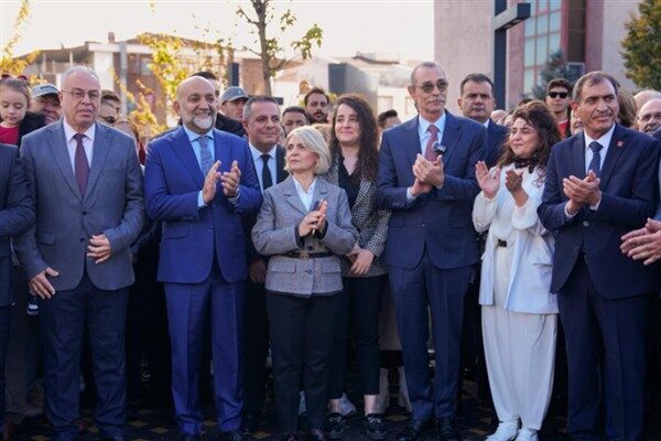 Etimesgut Belediyesi, Cumhuriyet’in 102. yıl dönümünü coşkuyla kutlamaya devam ediyor.