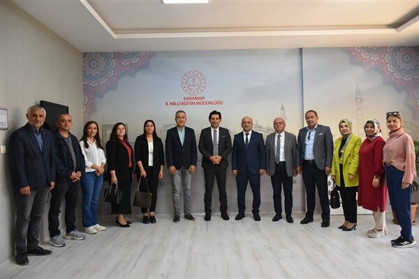 eTwinning projesinin ortakları arasında Mehmet Çavaş İlkokulu’ndan Hasan Gündüz, Zeynep