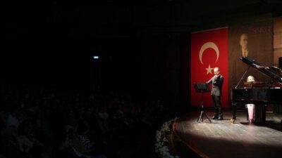 Konserde F. Chopin, F. Brahms,  A. Vivaldi, J. Hisaishi gibi