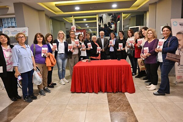 Manisa Büyükşehir Belediyesi tarafından düzenlenen Kent Söyleşileri ve İmza Günü