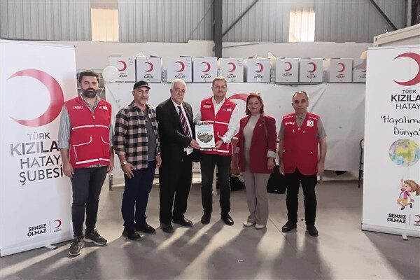 Gazetecilerden Türk Kızılayı Hatay İl Başkanlığı’na ziyaret Türk Kızılayı Hatay İl Başkanı Hüseyin Kimyonoğlu’nu Kızılay Haftası dolayısıyla
