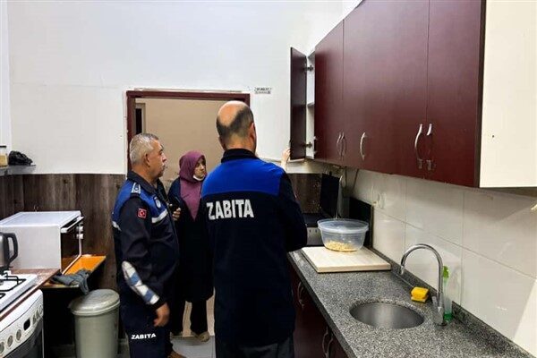 Yapılan kontrollerde kantinlerde satılan gıda ürünlerinin son kullanma tarihleri, hijyen
