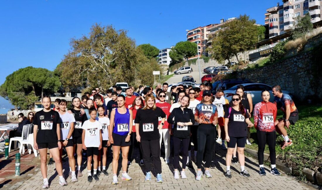 Gemlik’te “Cumhuriyet Koşusu” düzenlendi Gemlik Belediyesi tarafından düzenlenen Cumhuriyet Koşusu, Manastır Saklı Bahçe’den başladı ve