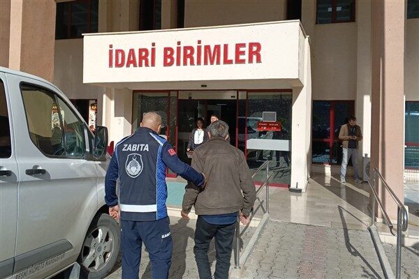 Gemlik’te sokakta yaşayan vatandaş koruma altına alındı Gemlik Belediyesine gelen ihbar üzerine harekete geçen ekipler, bölgede yaptıkları incelemede