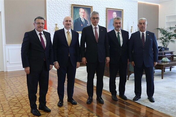 Trabzon Büyükşehir Belediye Başkanı Genç, Ankara’da bir dizi ziyaret gerçekleştirdi.  Başkan