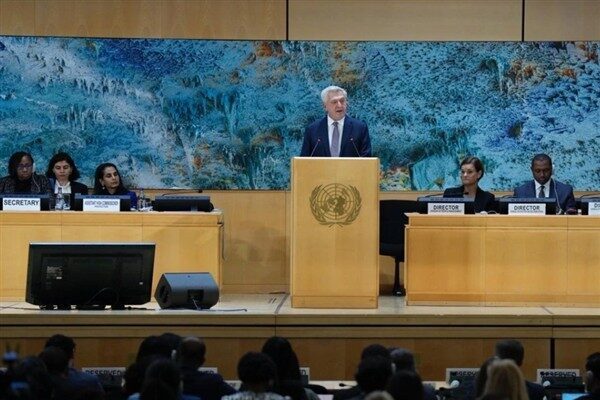 BM Mülteciler Yüksek Komiseri Grandi, Ekim 2015'te Suriyeli mülteci krizinin