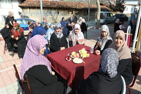 Kadınların sosyalleşebileceği, fikir alışverişinde bulunabileceği ve dayanışma kültürünü güçlendirebileceği bir