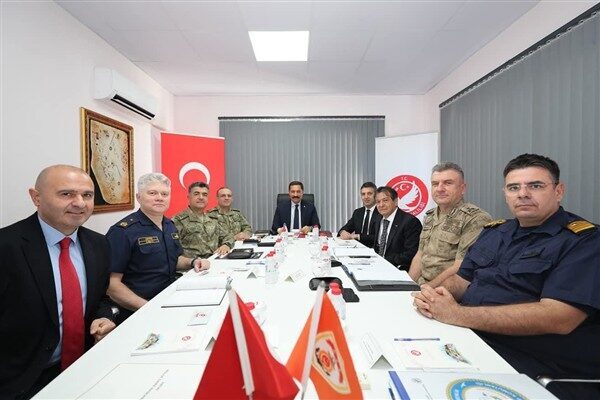 Hatay Valisi Masatlı’nın başkanlık ettiği toplantıda il genelinde yürütülen güvenlik