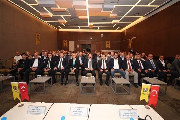 Hatay’da Müşterek Meslek Komitesi Toplantısı gerçekleştirildi Hatay Valisi Masatlı’nın başkanlığında; Ticaret ve Sanayi Odası ile Esnaf