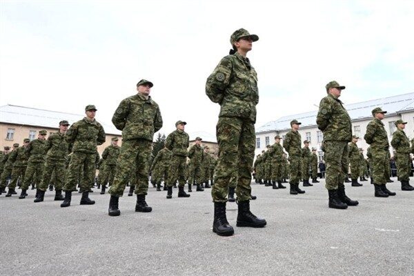 Hırvatistan’da zorunlu askerlik yeniden getirildi Hırvatistan'da zorunlu askerlik, ülkenin NATO'ya katılmasından bir yıl önce, 2008