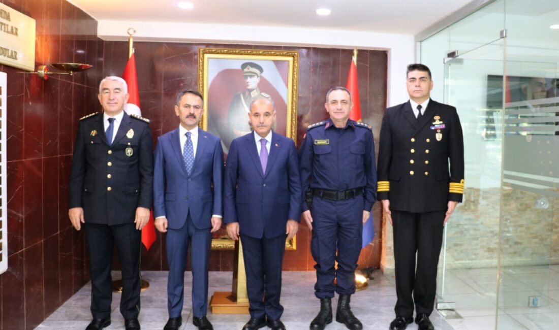 İçişleri Bakan Yardımcısı Aktaş Kocaeli İl Jandarma Komutanlığı’nı ziyaret etti Ziyarette Bakan Yardımcısı Aktaş ve Vali Aktaş, İl Jandarma Komutanı