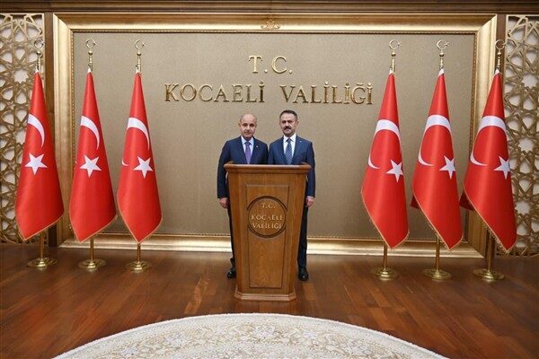 İçişleri Bakan Yardımcısı Aktaş, Kocaeli Valisi Aktaş’ı ziyaret etti İçişleri Bakan Yardımcısı Mehmet Aktaş ilk olarak Valilik Şeref Defteri’ni