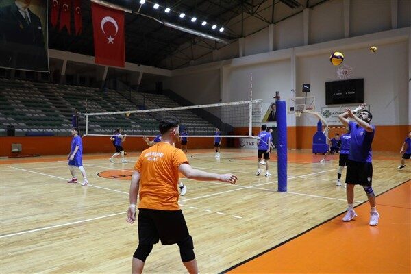 Türkiye Voleybol Federasyonu (TVF) 2. Lig 2. Grupta mücadele eden