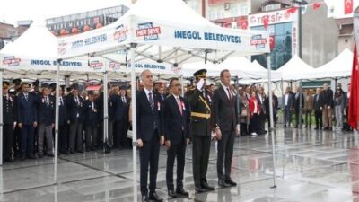 İnegöl’de bugün itibariyle 29 Ekim Cumhuriyet Bayramı kutlamaları başladı. Resmi