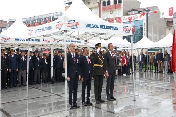 İnegöl’de Cumhuriyet Bayramı kutlamaları başladı İnegöl’de bugün itibariyle 29 Ekim Cumhuriyet Bayramı kutlamaları başladı. Resmi