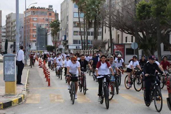 İskenderun’da bu yıl ikincisi düzenlenen “Arabadan İn, Bisiklete Bin” temalı