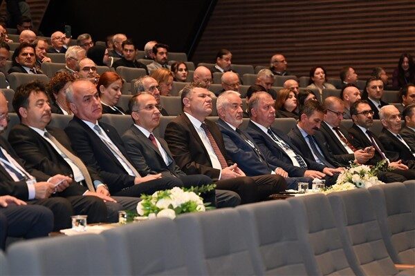 İlki 1992 yılında, ikincisi ise 1998’de gerçekleştirilen ‘Isparta’nın Dünü, Bugünü,