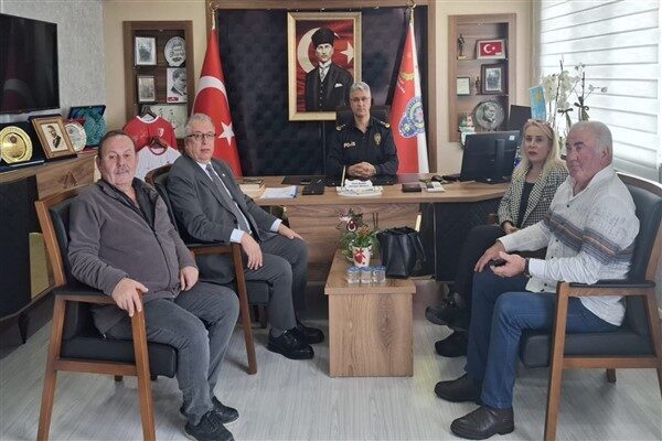 İYİ Parti Gemlik İlçe Başkanlığı, ziyaretler gerçekleştirdi İlk olarak Gemlik İlçe Emniyet Müdürü Ümit Şahin’i makamında ziyaret
