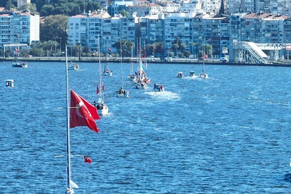 İzmir Körfezi’nde Cumhuriyet Kupası Yat Yarışı başladı İzmir Büyükşehir Belediye Başkanı Dr. Cemil Tugay, 29 Ekim Cumhuriyet