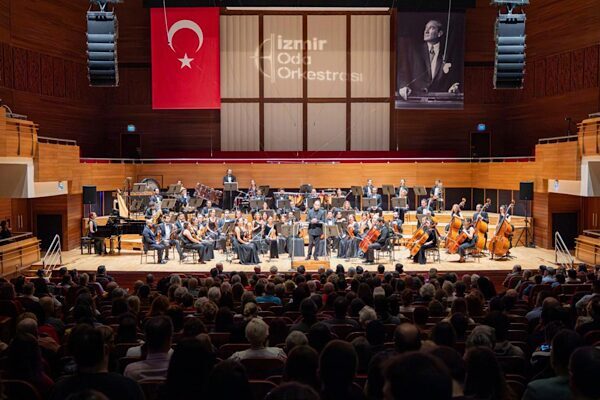 İzmir Oda Orkestrası’ndan Cumhuriyet Bayramı’na özel konser İzmir Büyükşehir Belediyesi Ahmed Adnan Saygun Sanat Merkezi’nde Cumhuriyet Bayramı