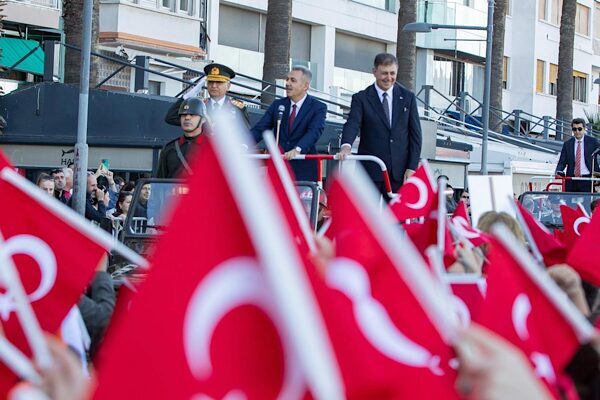 İzmir’de 29 Ekim Cumhuriyet Bayramı etkinlikleri İzmir’de 29 Ekim Cumhuriyet Bayramı etkinlikleri, İzmir Hükümet Konağı’nda tebrikat