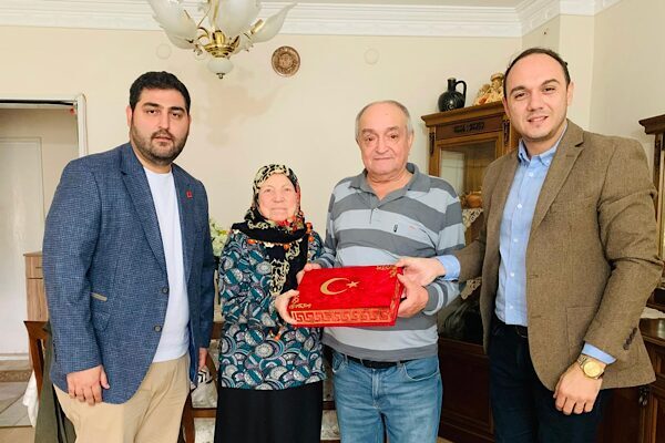 İzmit Belediyesi tarafından , kahraman gazilere destek ve saygı ziyaretlerini