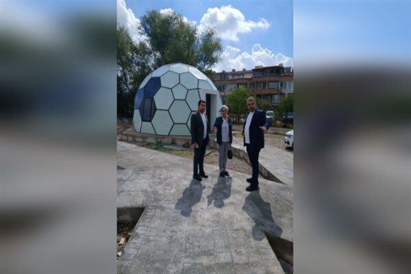 Proje alanını ziyaret eden Muhtarlık İşleri Müdürü Ozan Aksu ve