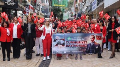 İzmit Belediyesi Çınar Çocuk Evleri’nin çocukları, 29 Ekim Cumhuriyet Bayramı’nda