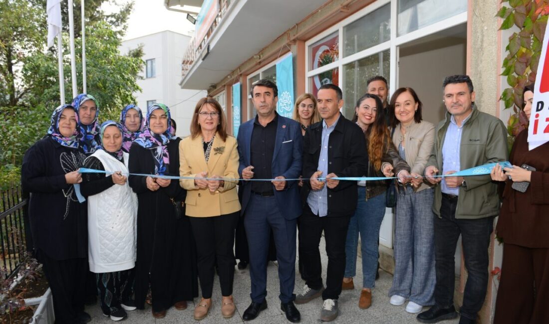 Kadın Yardımlaşma ve Dayanışma Derneği’nin yeni merkezinin açılış törenine Nilüfer