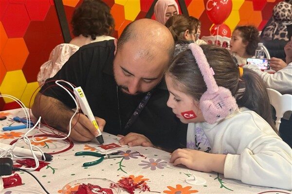 Karabük’te “Cumhuriyet Bayramı Aile Atölyesi” düzenlendi Cumhuriyet Coşkusu Aile Atölyesinde Yaşandı Karabük Bilim Merkezi’nde gerçekleştirilen programdaki